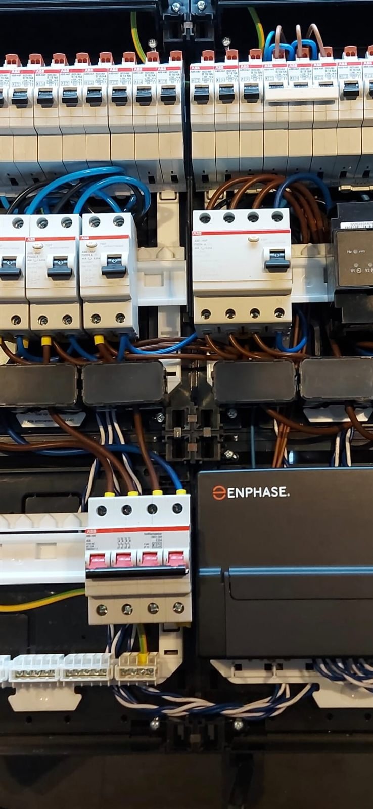 Meterkast met groepen en Enphase-sturing voor energiemanagement